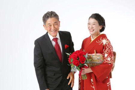 ご夫婦の還暦記念祝いショット、思わず笑みがこぼれます