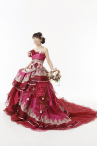 還暦写真の華やかなドレス撮影にてポージングと表情がとても上手です!