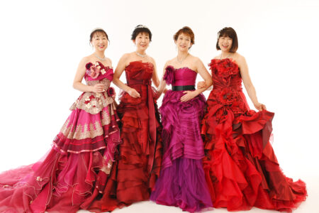 還暦記念の和洋装、ゴージャスな装いに!ドレス姿も素敵です。