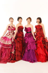 還暦記念の和洋装、ドレス選びも個性がでますね!思い思いの衣装でニッコリ^^