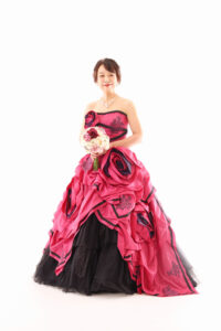 還暦記念に華やかなドレスをお召しになってポートレート撮影