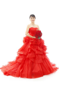 赤いドレスとブーケでより華やかに還暦のご記念を彩ります。