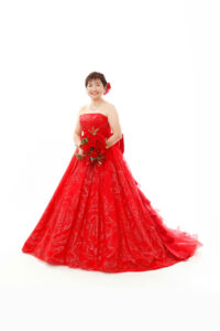 還暦スタジオはAラインの赤いドレス、豊富にご用意がございます。お気に入りの1枚を見つけて