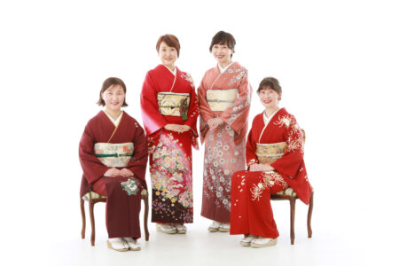 還暦記念のお着物はフォーマルなポージングもバッチリおさえます♪