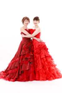 還暦の記念写真は赤ドレスがとても人気です!